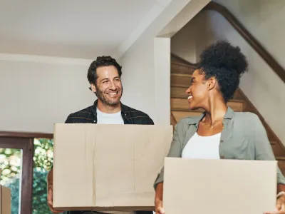 Koppel dat aan het verhuizen is