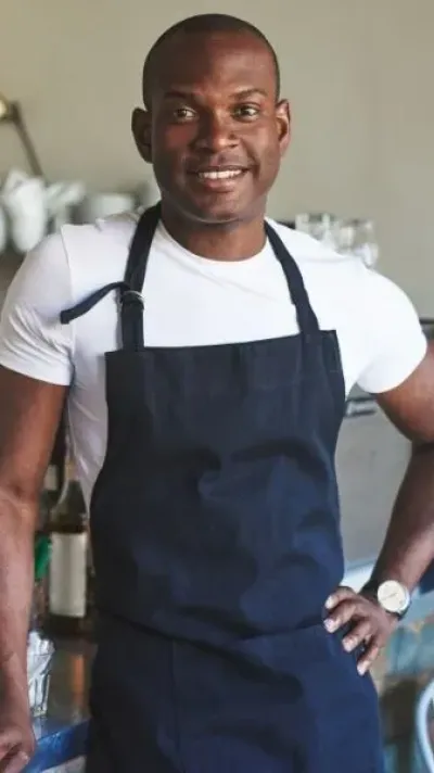 ondernemer in koffiebar 