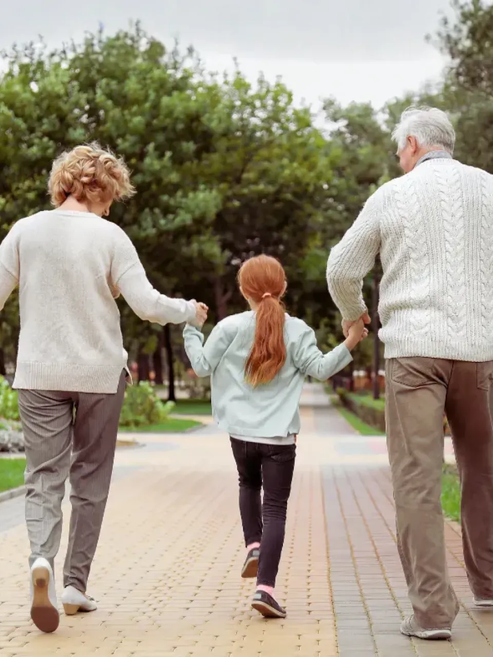 opa en oma met kleinkind